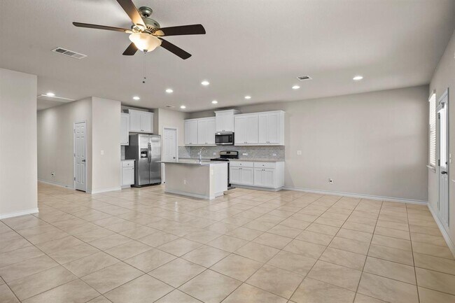 Building Photo - 1421 Itzel Bnd