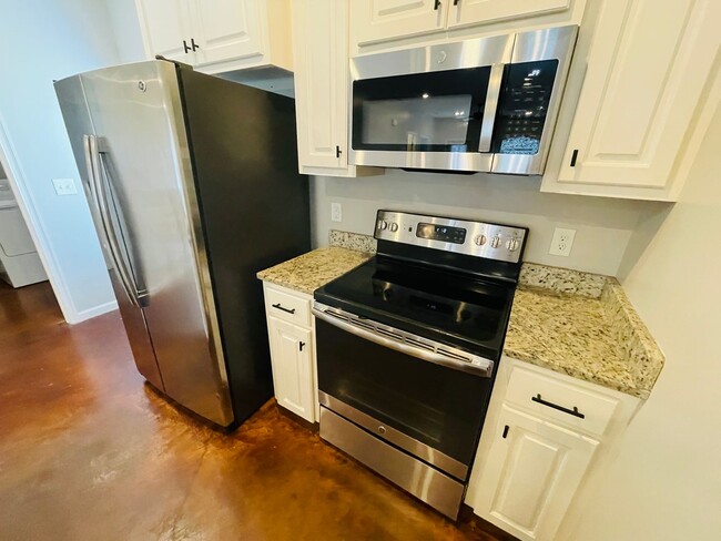 Building Photo - 2BD/2BA FOR RENT