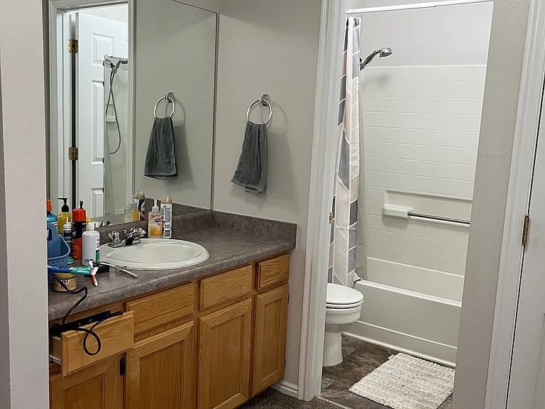 Shared Bathroom - 3476 S 200 E