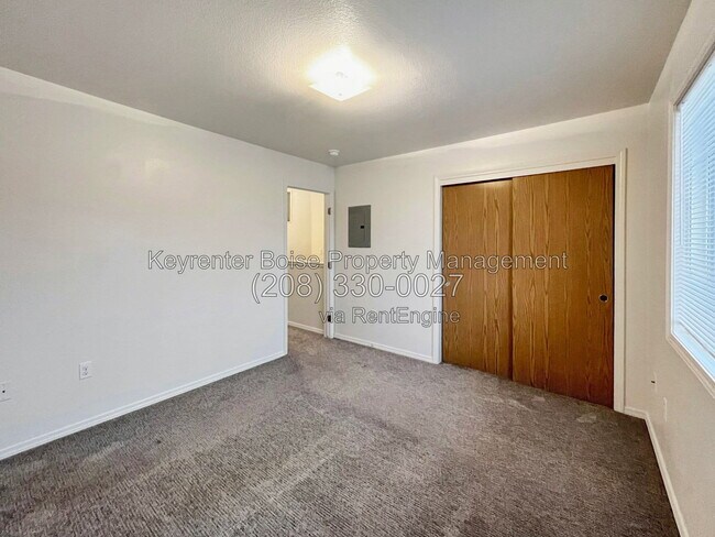 Building Photo - 252 Elbridge St E