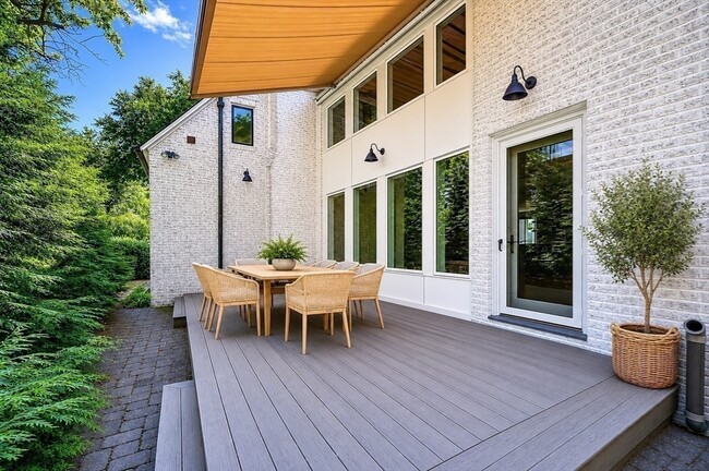 Building Photo - 59 Fresh Pond Ln
