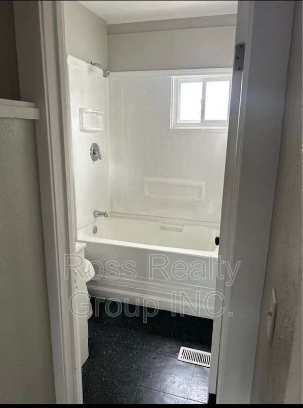 Building Photo - 711 Woodstock Ave