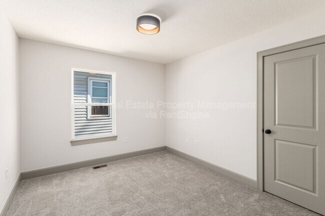 Building Photo - 72 Hayden Ave