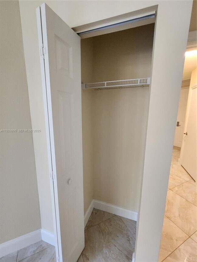 Building Photo - 3001 NE 185th St