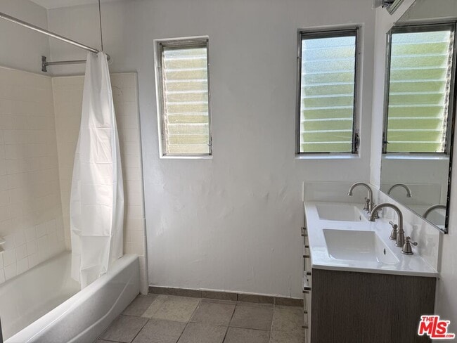 Building Photo - 1438 S Canfield Ave