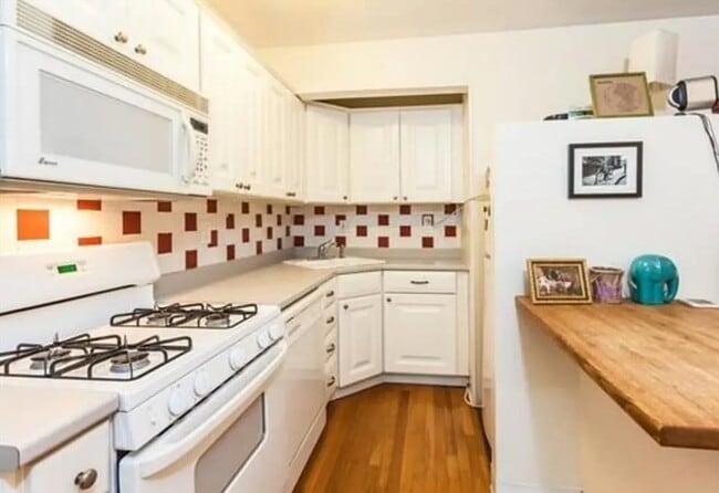 Building Photo - 150 Beaconsfield Rd