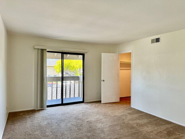 Building Photo - 3850 Rio Rd