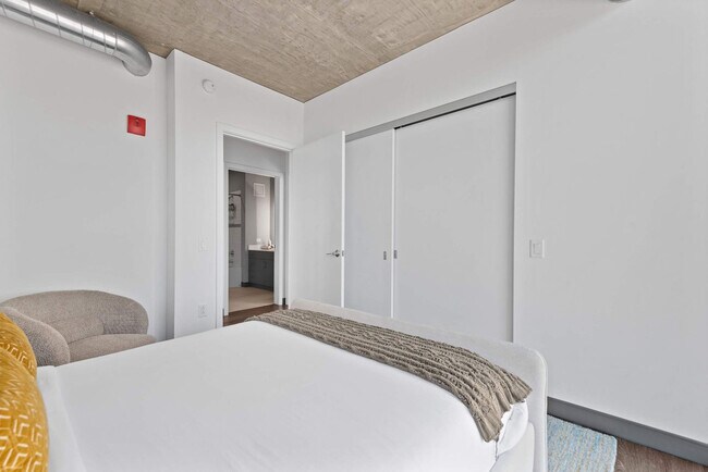 Building Photo - 1314 W Randolph St