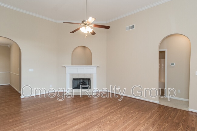 Building Photo - 4474 Fairmont Dr