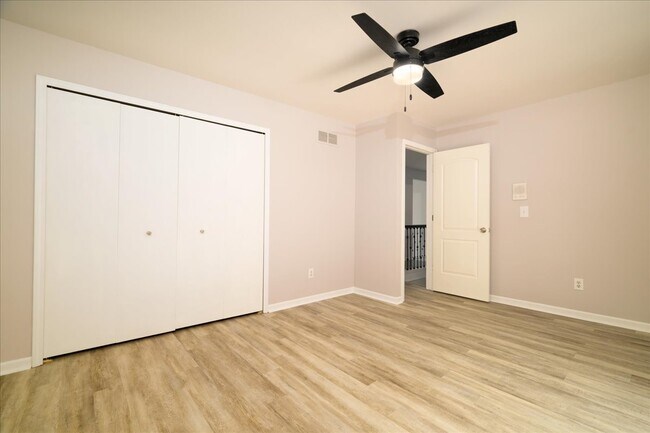 Building Photo - 38291 River Park Dr