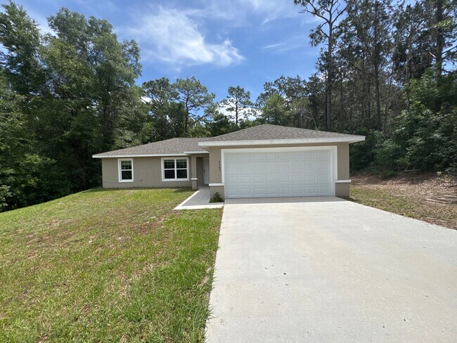 Building Photo - Custom Home - Desirable SW Dunnellon Neighborhood 3/2/2  Won't Last