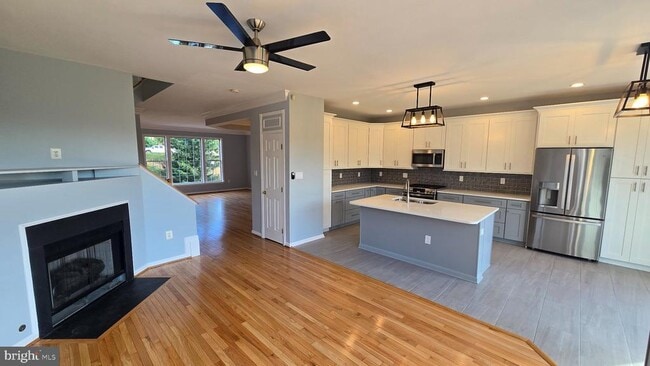 Building Photo - 43975 Lords Valley Terrace