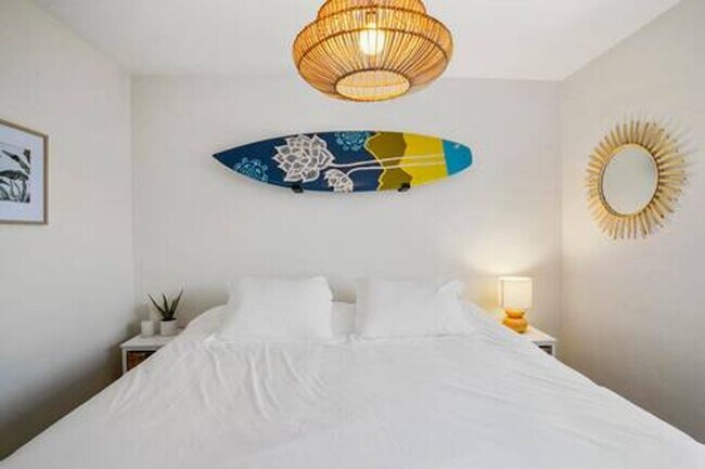 Building Photo - Furnished Home Available Now!