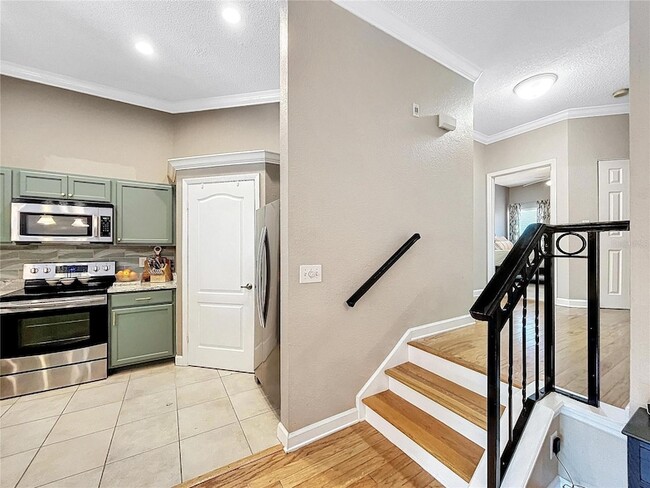 Building Photo - 704 Seagate Dr