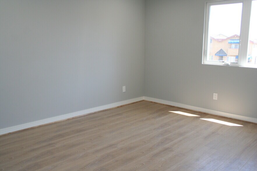 Building Photo - 5313 Riverton Ave