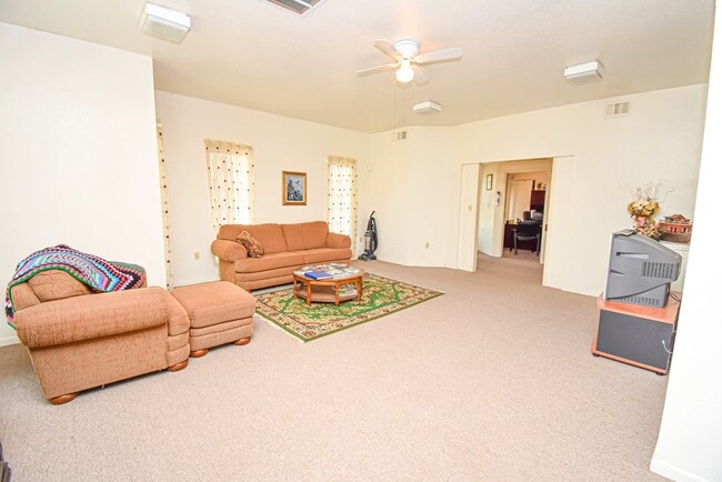 Building Photo - 576 Ellen Powell