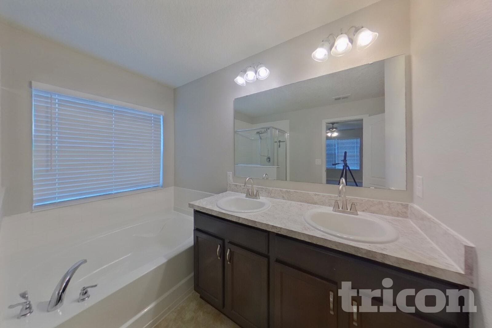 Building Photo - 2244 Gladiolus Ln