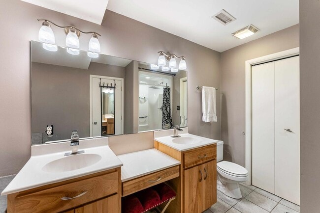 Building Photo - 523 N Bertrand St