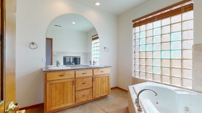 Building Photo - BEAUTIFULL 3 Bedroom  2 Bath IN THE FOOTHILLS