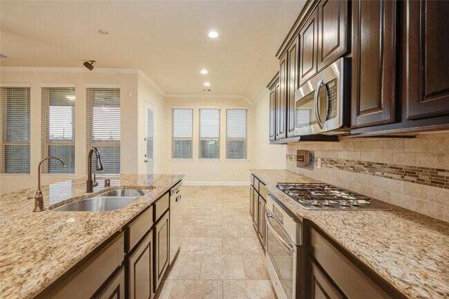 Building Photo - 27330 Aspen Falls Ln