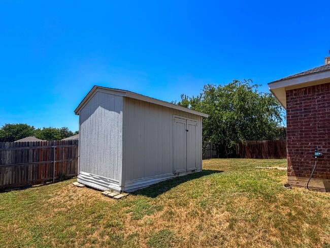 Building Photo - 3 Bed, 2 Bath Home in Burleson, TX