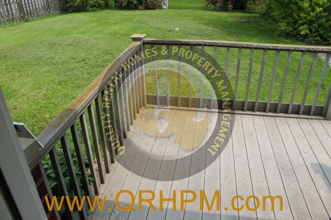 Building Photo - Available Now-- 3 Bedroom, 1 Bathroom Home...