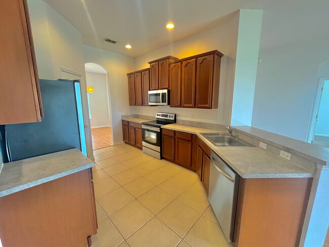 Building Photo - Spacious 4-Bed, 3-Bath Home in Guard-Gated...