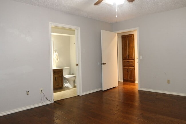 Building Photo - 2203 Glen Forest Ln