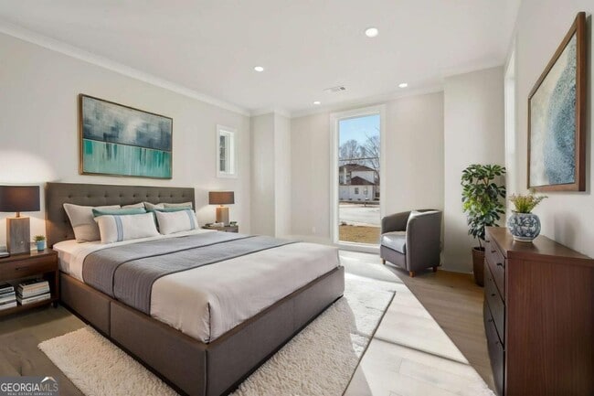 Building Photo - 120 Thome Dr