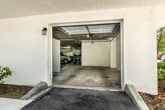 Building Photo - 801 Del Rio Way