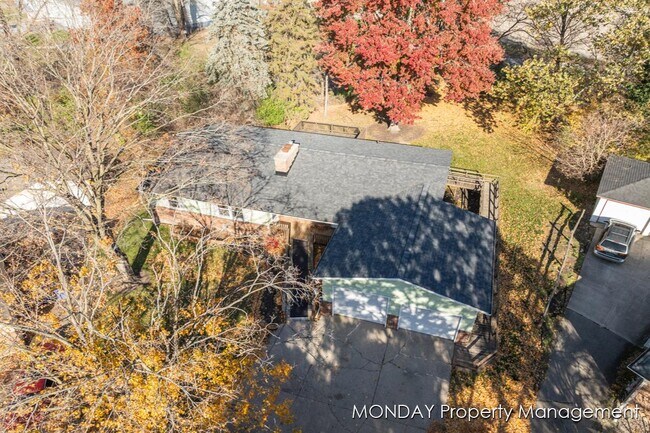 Building Photo - 945-947 Lancashire Ct SE