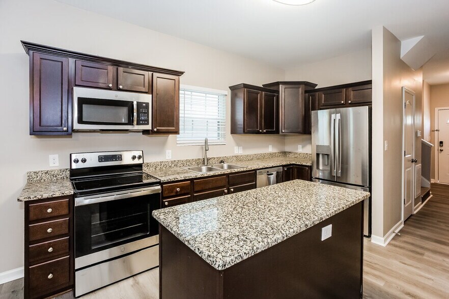 Building Photo - 109 Lookout Point Pl
