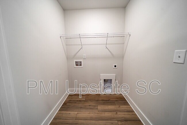 Building Photo - 181 Dalmatian Dr