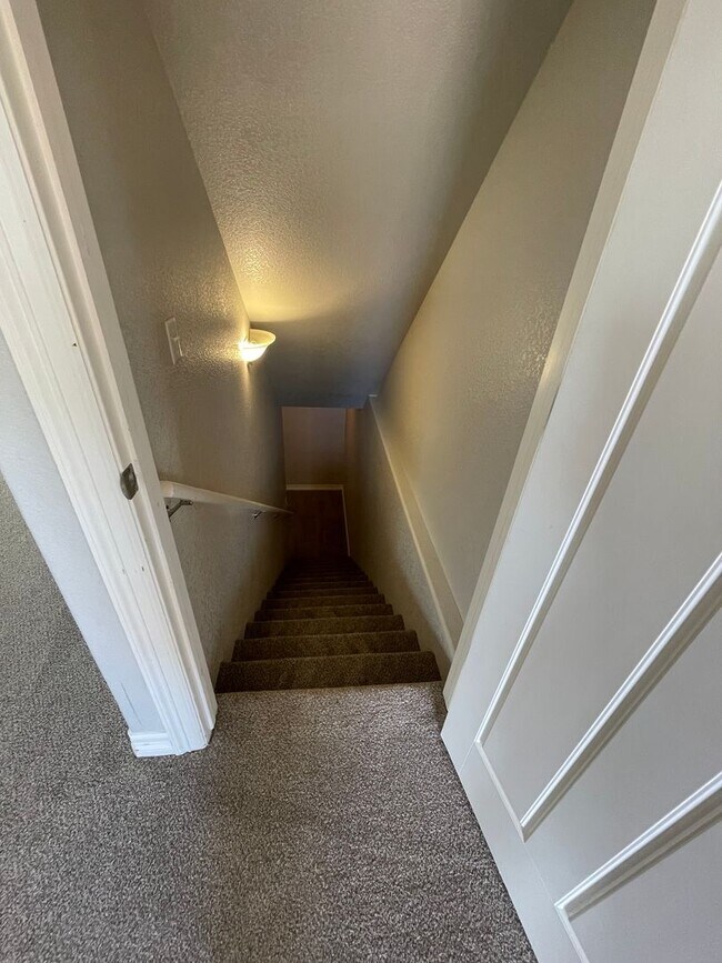 Building Photo - $300 Off 1st Month if Lease Starts by 4/10!