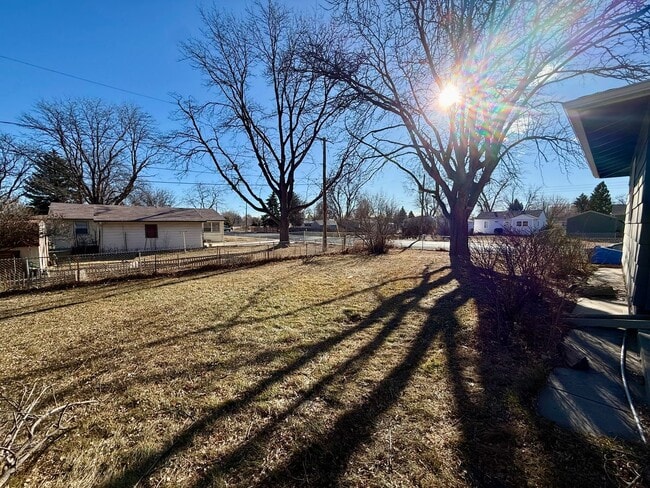 Building Photo - Quick Move In! 6 Month Lease Special! 3 bedroom, 1.5 Bath Home with attached garage in Loveland, CO
