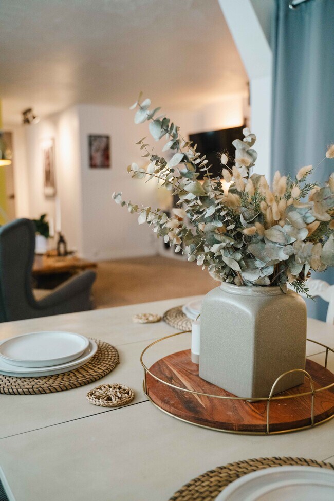 Building Photo - 1155 Ash St