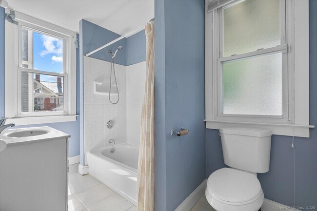 Building Photo - 56 Mansfield St