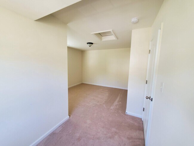 Building Photo - 233 Kanter Dr