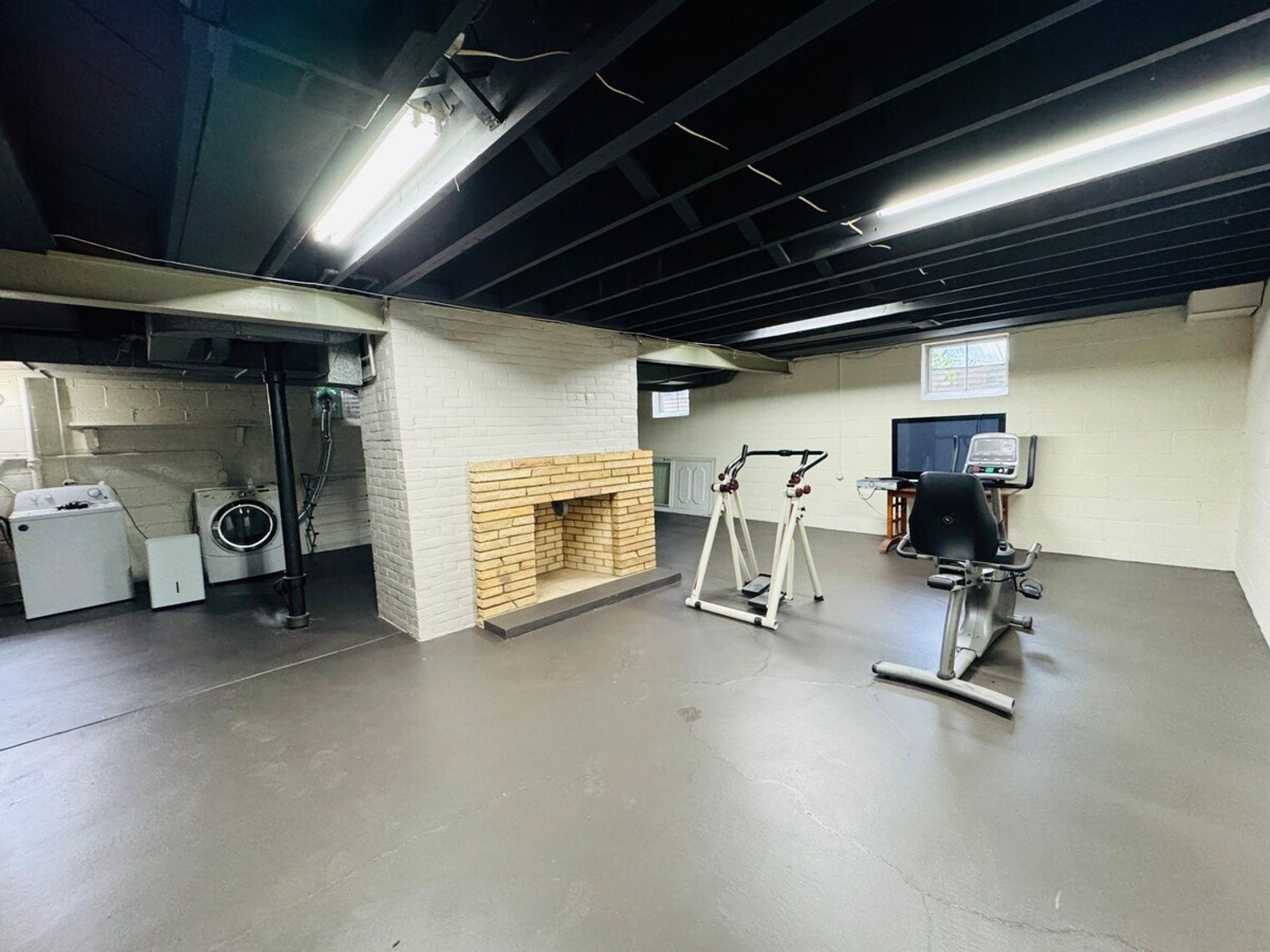 Building Photo - 15681 Wyatt Rd