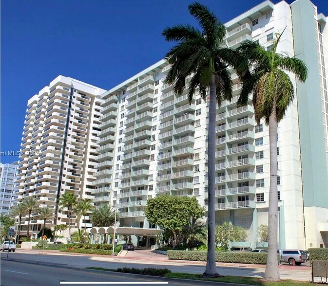 Primary Photo - 5701 Collins Ave