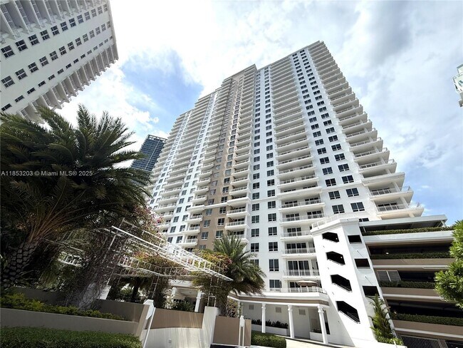 Building Photo - 801 Brickell Key Blvd