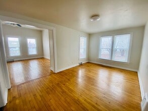 Building Photo - 997 Shawano Ave