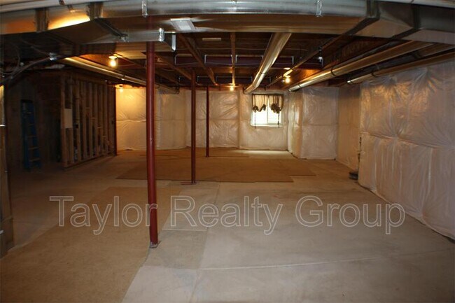 Building Photo - 14300 Waterside Ln