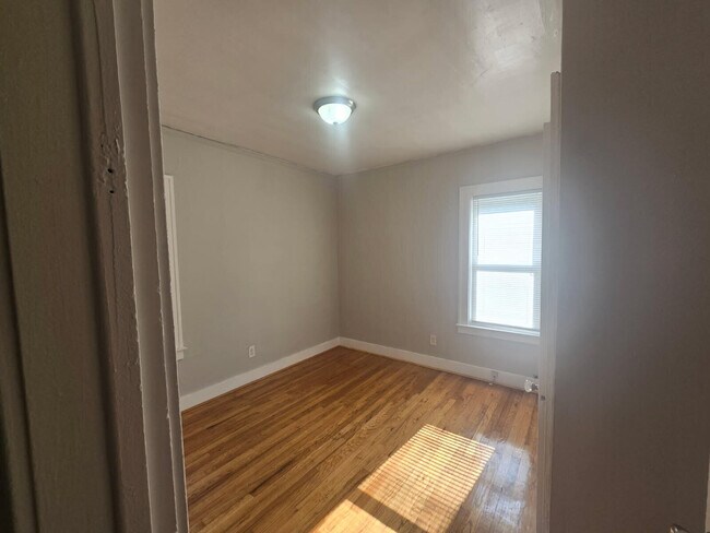 Building Photo - 9124 Pinehurst St