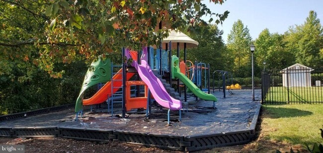 Building Photo - 28 Scotland Cir