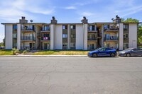 Building Photo - Move in Ready 2bed 2bath in Cherry Creek Schools