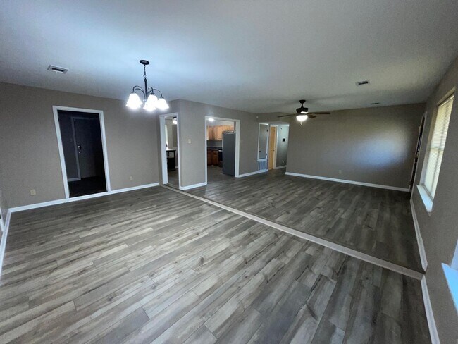 Building Photo - RECENTLY UPDATED SPECIAL