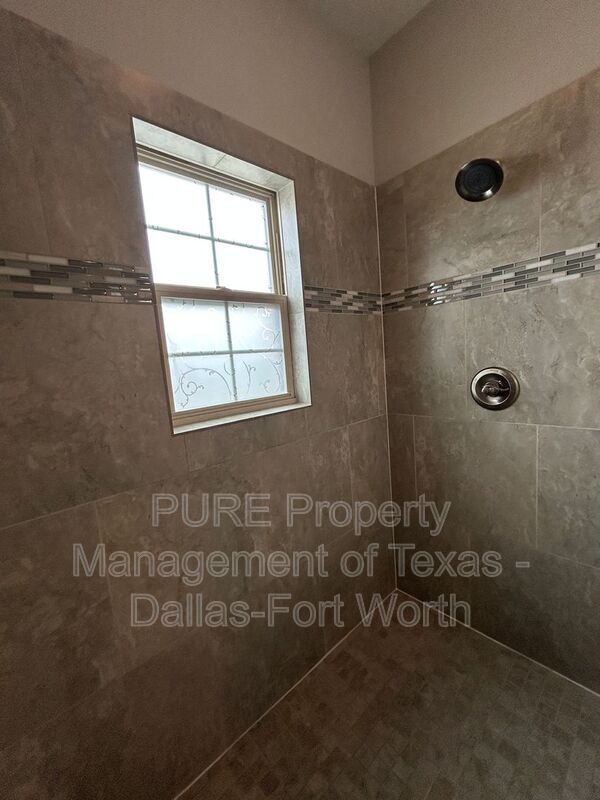 Building Photo - 1918 Timber Oaks Dr