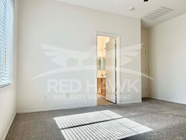 Building Photo - 852 E Runaway Bay Pl