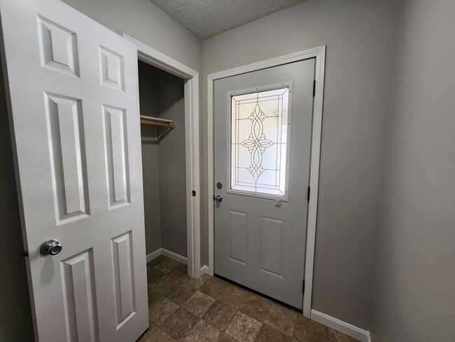 Building Photo - 50% Off The Security Deposit for Qualified Applicants On This Large 5 Bedroom, 2 Bathroom Eastsid...